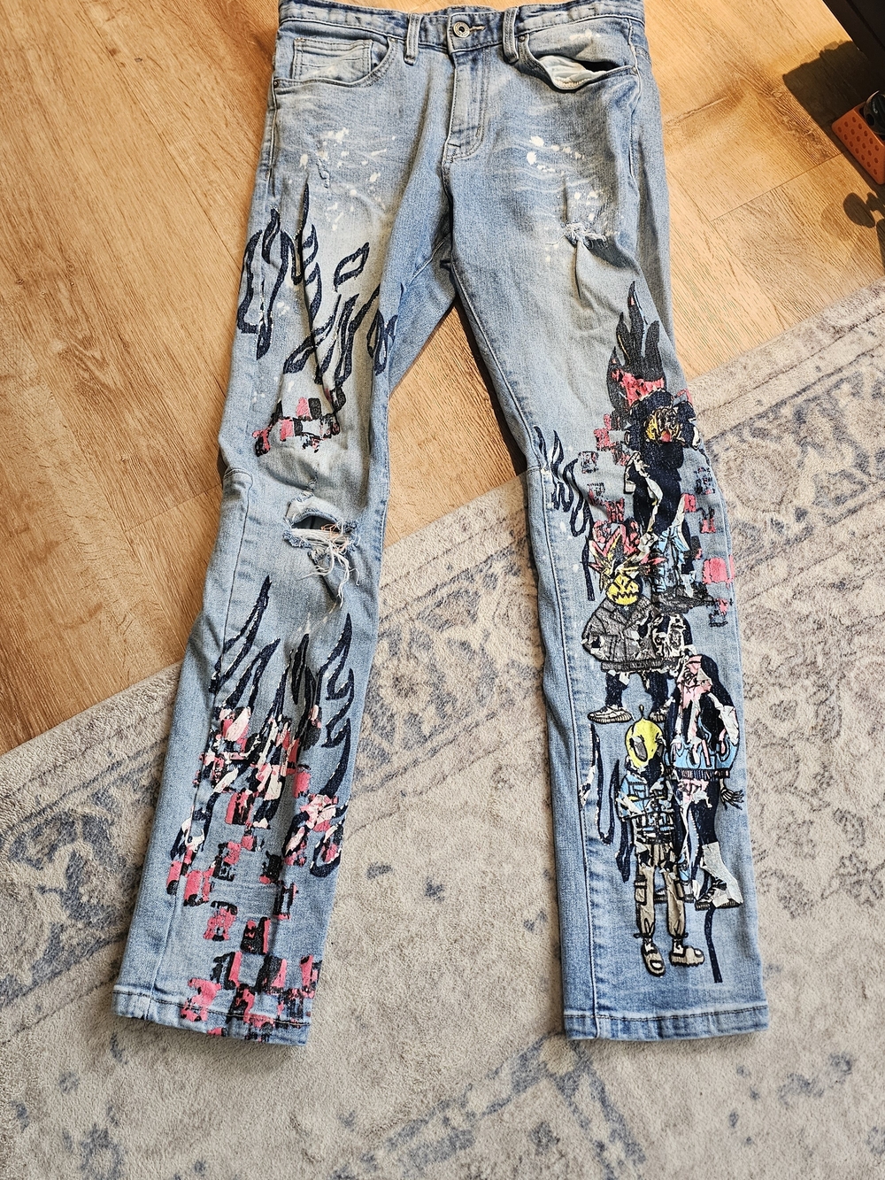 Smoke Rise Graphic Distressed Patchwork Jeans men's size 32x32 Blue Denim